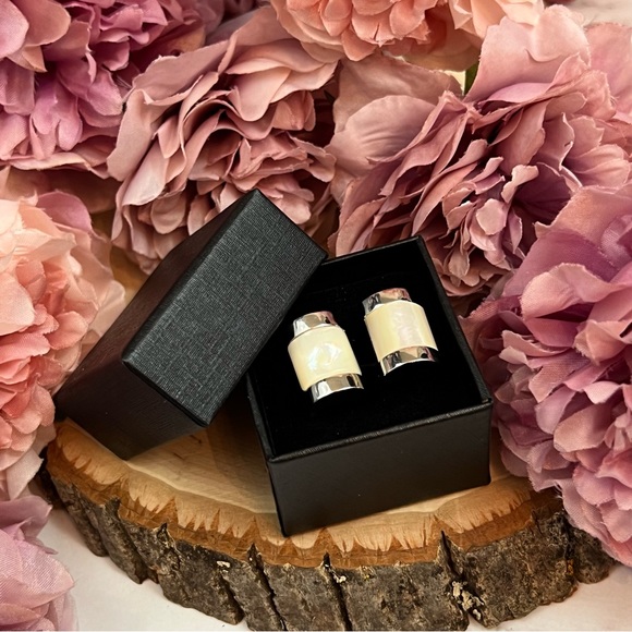 Elegant Silver and Mother of Pearl 3 Pcs Set Cufflinks & Tie Clip - Picture 16 of 17